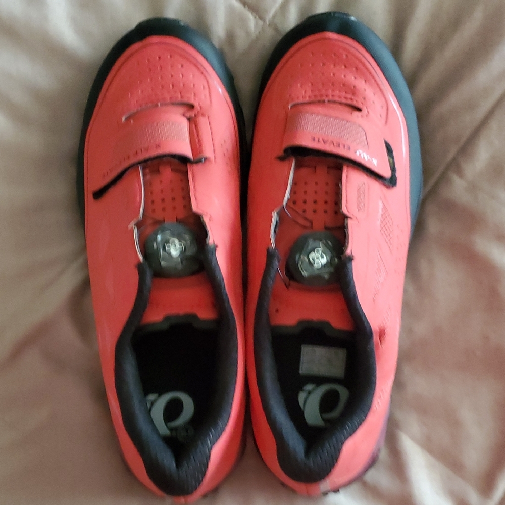 Pearl Izumi Red & Black Mtn Bike/Spin Class shoes, Clipless Compatible Worn Once